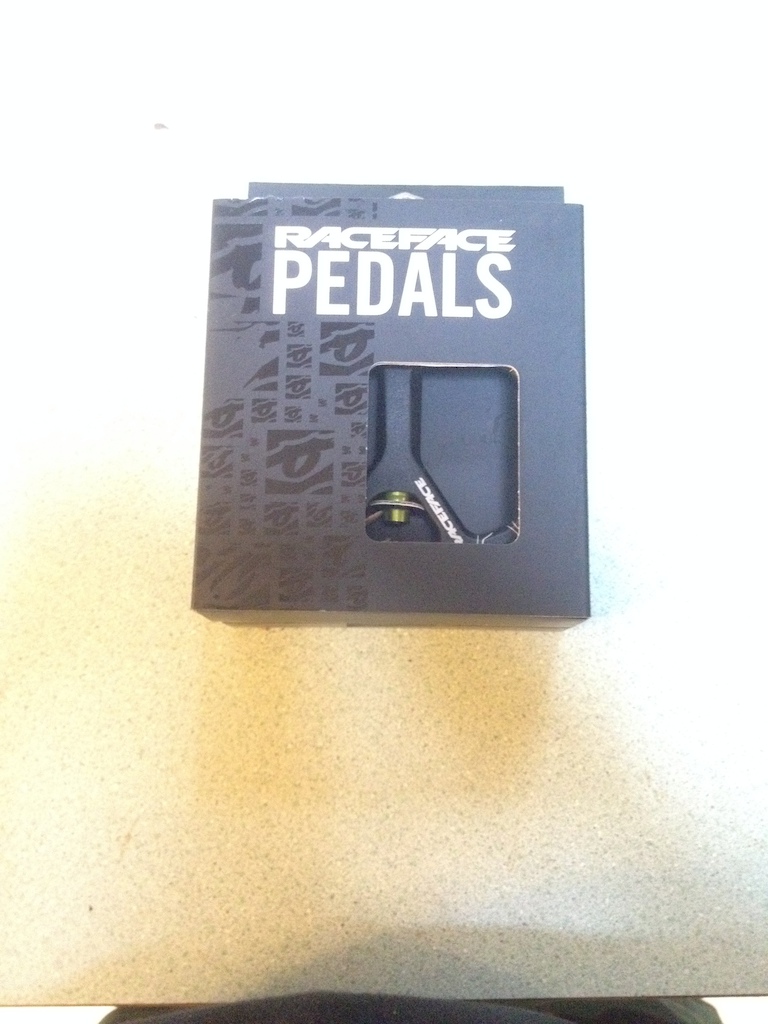 2016 In box race face atlas pedals