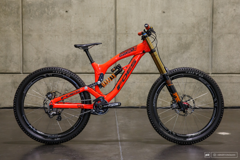 Foes brought the 2016 Hydro H2. Brent Foes says he has settled on a suspension ratio of 2.3/1 after going as low as 2.0/1 in past years, and that he is still working on the negative travel bike, which is getting closer to completion. As always Foes hydroformed aluminum frames and linkage parts are made in Pasadena, California.