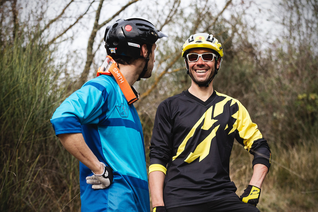 Fabien Barel and Florian Nicolai ride their enduro back garden with the new Endur-O-Matic 2 with Mips tehcnology.