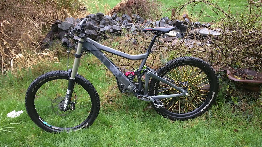 2009 Giant Glory 01 w/ Boxxers Large