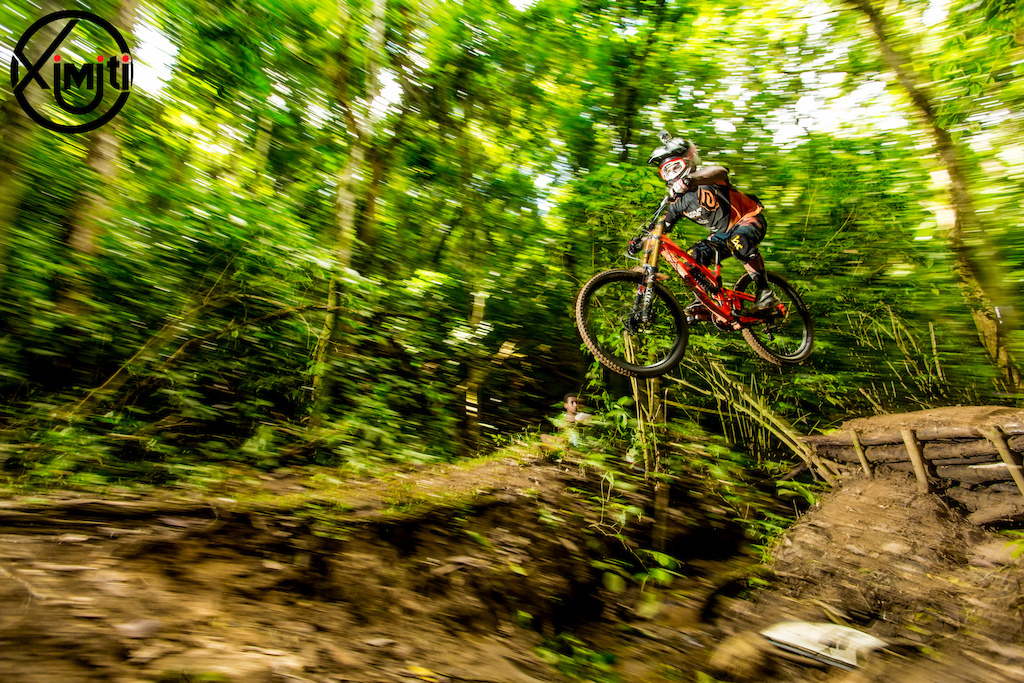Photos taken at an event in Brazil, Sierra de Miguel Pereira / Rio de Janeiro.
Downhill Challenge Serra Azul, trail 4 km, being basically rocks and water ditches.