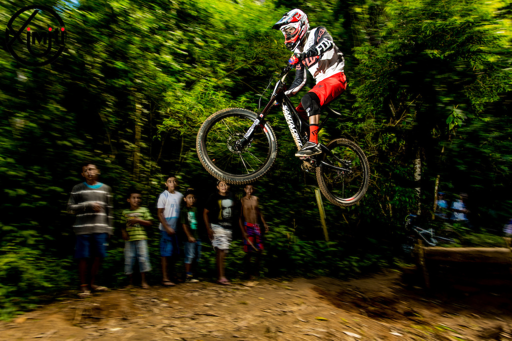 Photos taken at an event in Brazil, Sierra de Miguel Pereira / Rio de Janeiro.
Downhill Challenge Serra Azul, trail 4 km, being basically rocks and water ditches.