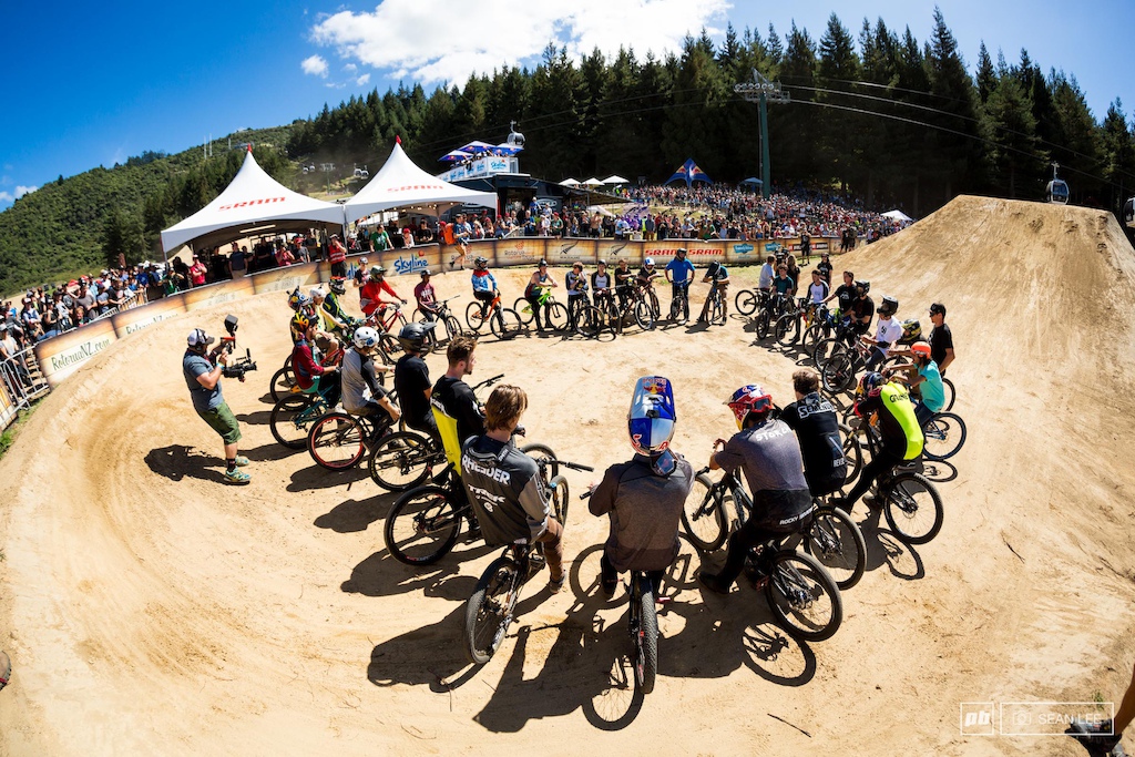Every rider in the slopestyle gathered at the finish, after a run in remembrance of Kelly