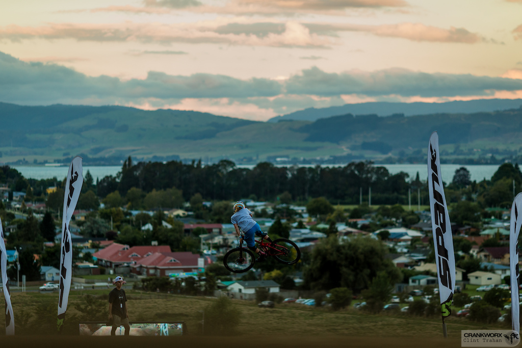 As the sun set on Lake Rotorua, the Official Oceania Whip-Off Championships presented by SPANK made for some picture perfect last few moments of Day 1 at Crankworx Rotorua in New Zealand.  (Photo by Clint Trahan/Crankworx)
