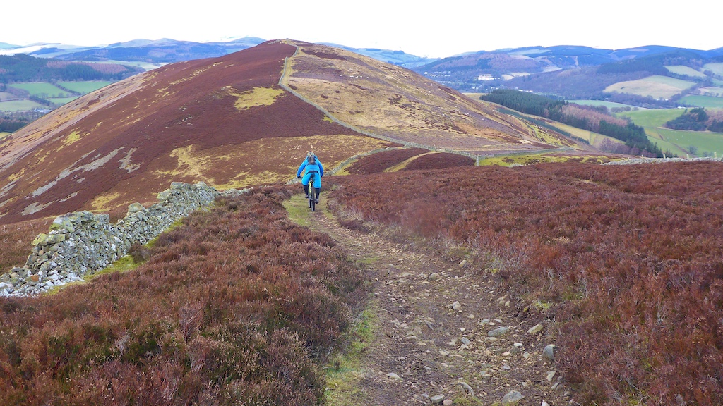 The descent to Peebles.