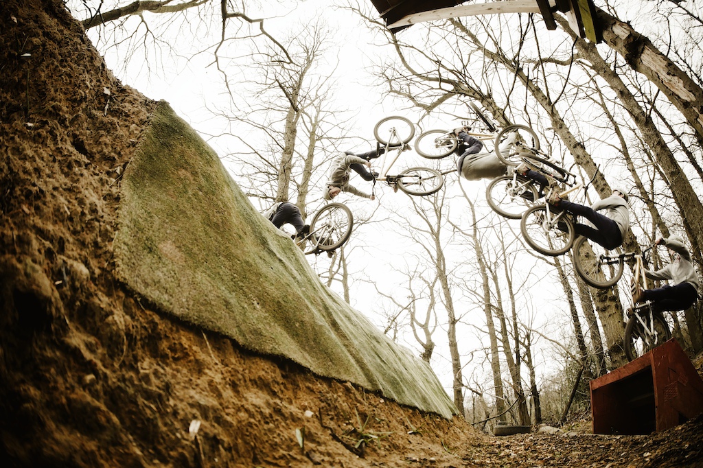 Flip bar can