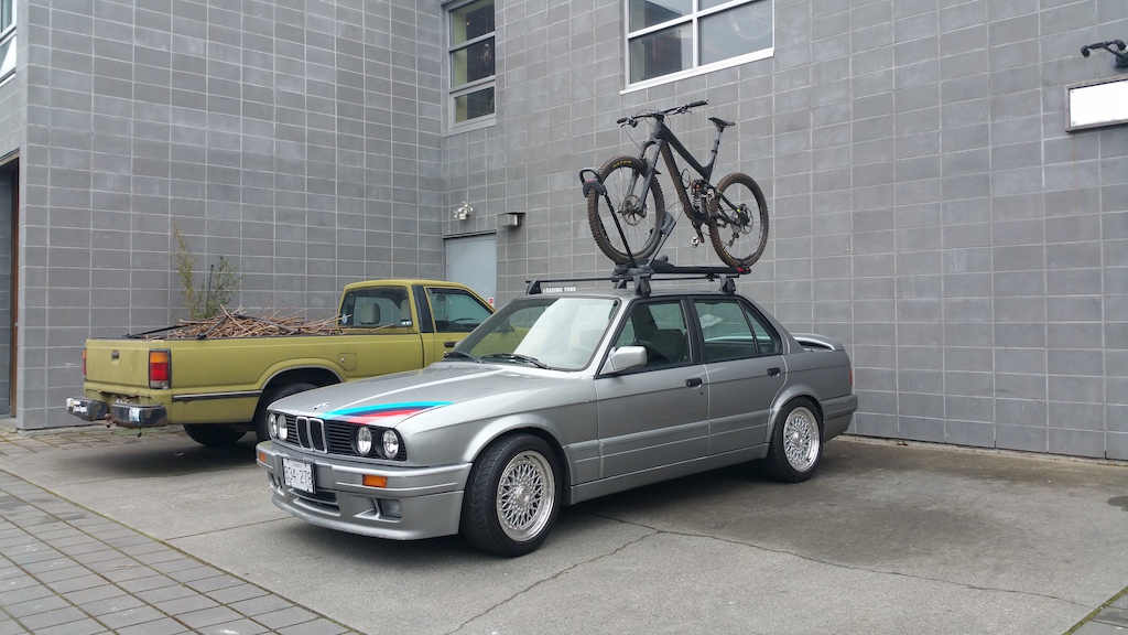 Oh look, a neat car with a bike on top!