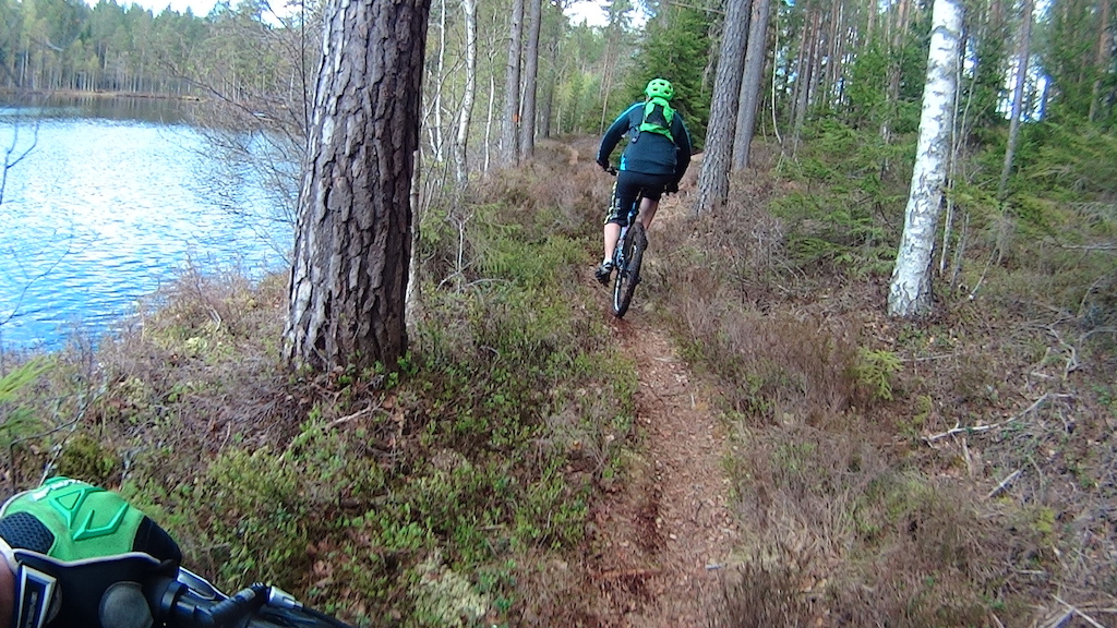 Nice riding along the lake "Agvattnet" on the most eastern parts of the hikingtrail "Sotarblixtleden".