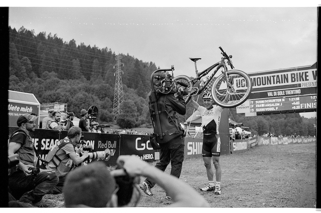Nino Schurter winning the Val di Sole World Cup.