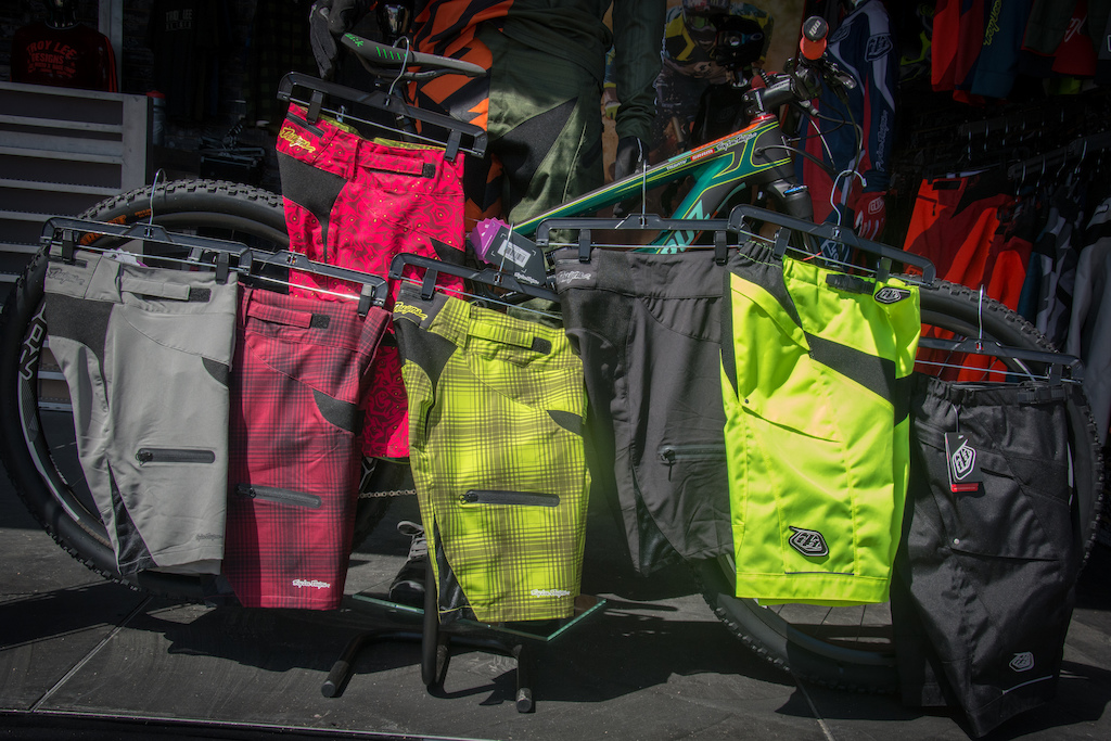 So many colour options in TLD s women s shorts range. New this year is a neon yellow womens moto short adding some flashiness to this longstanding favourite. Fist pump for choice.