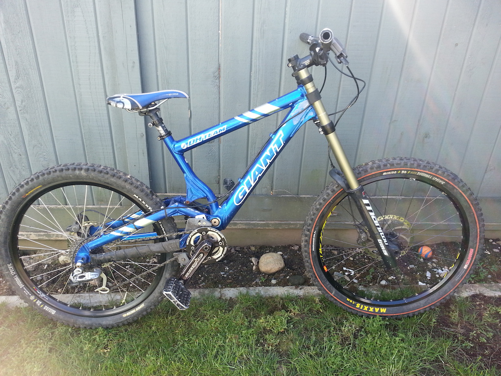 giant down hill bike