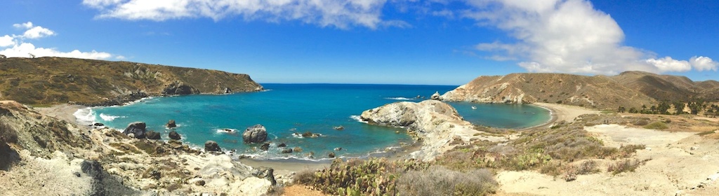 Shark Bay and Little Bay are side-by-side on the far western side of Catalina Island. They boast two of the fine private beaches that only hikers, bikers, and boaters can reach.