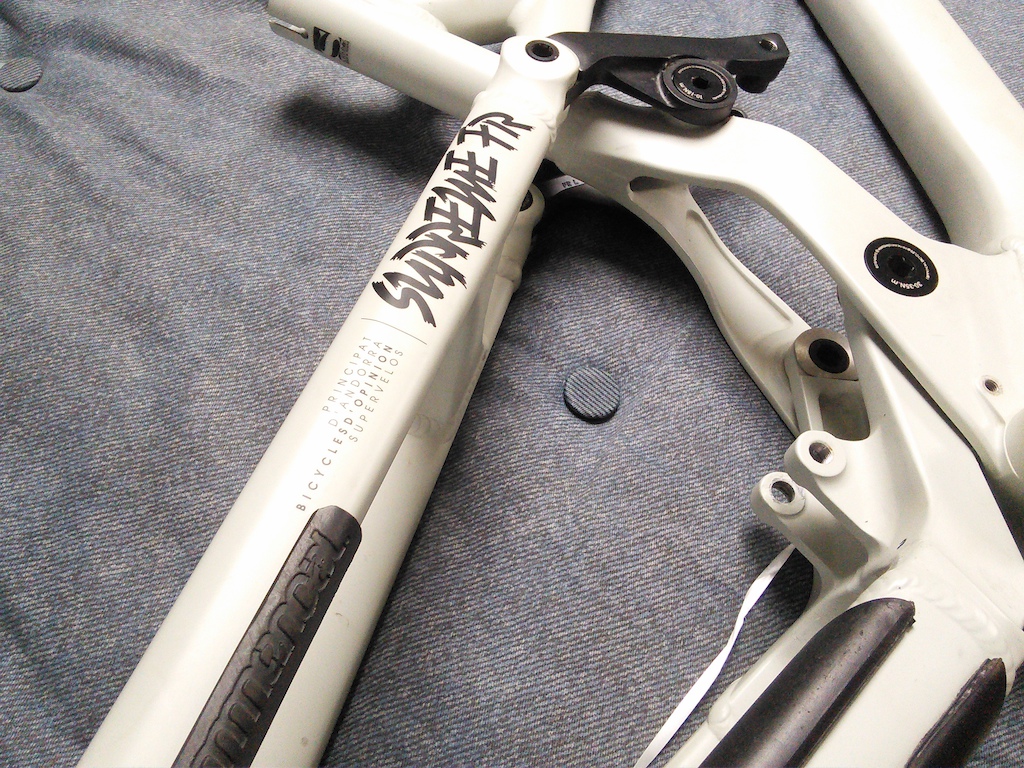 2013 Commencal supreme fr, nearly new.