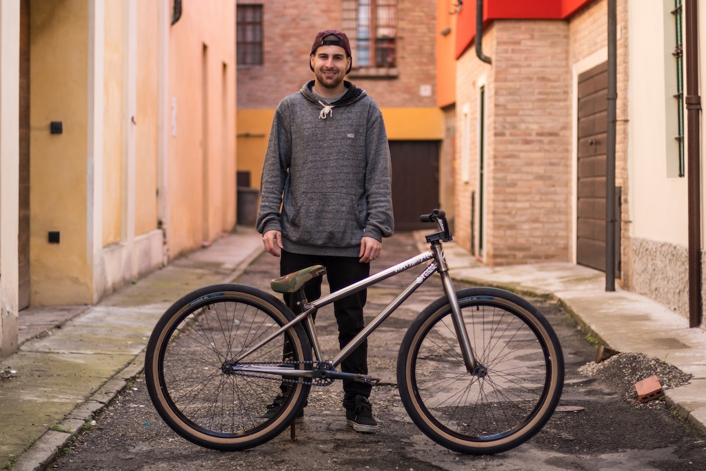 Jeremy Menduni's The Rise Partymaster Street MTB. 

More infos:

http://www.the-rise.com/partymasterframe
