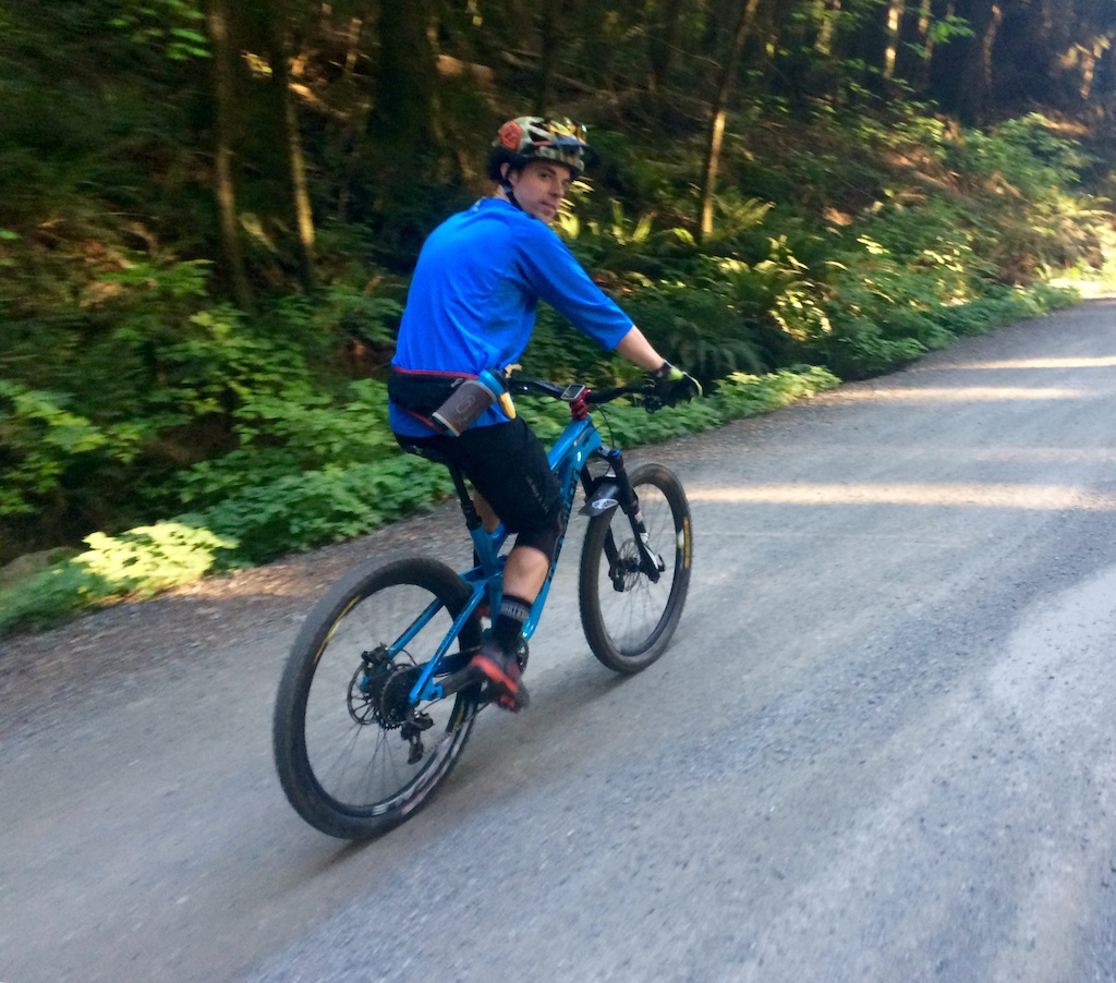 Do you even ‪#‎fannypack‬ bro ??? With ‪#‎bananaholder‬ !!! Ready for the ‪#‎bcenduro‬ ‪#‎north_shore_bike_shop‬ ‪#‎transitionbikes‬ ???? @chrismtchell