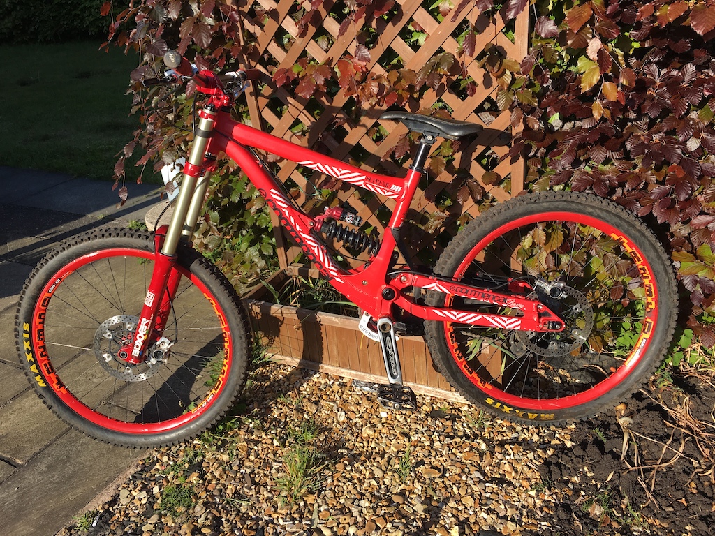 0 Commencal Supreme DH Downhill Bike