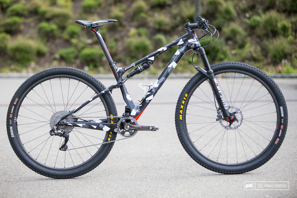 This Superior prototype XC fully has been at the hands of riders for a short time. The bike is equipped with a single ring Shimano XTR Di2 setup.