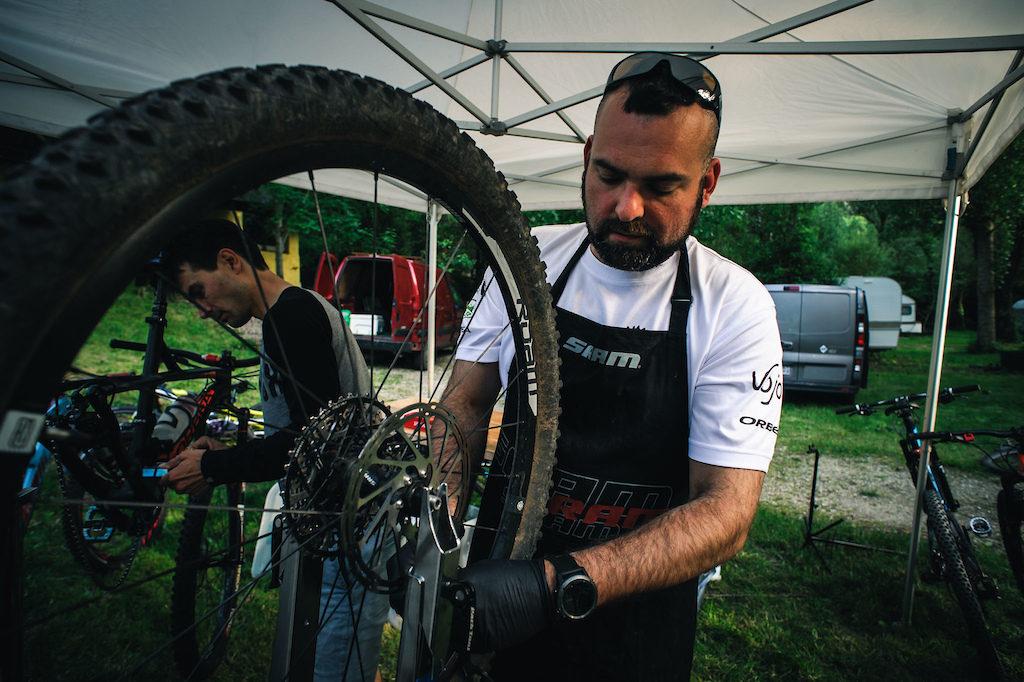 Trans'Cévennes had a mechanic on staff the whole week, so every participants had a professional working on their bikes in the evening, which meant more time to relax and enjoy the evening