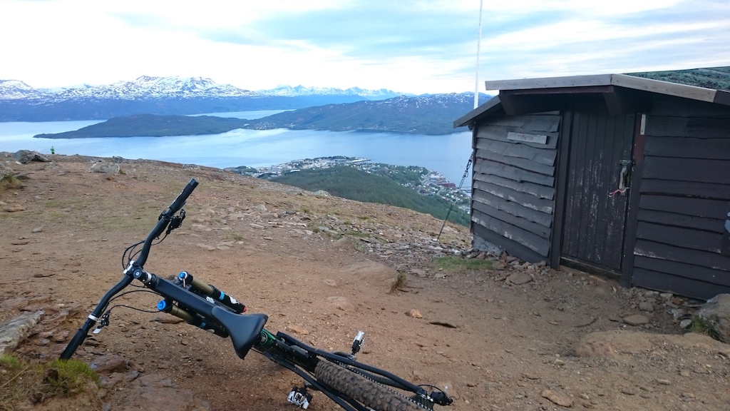 Resting cabin at top of Varden