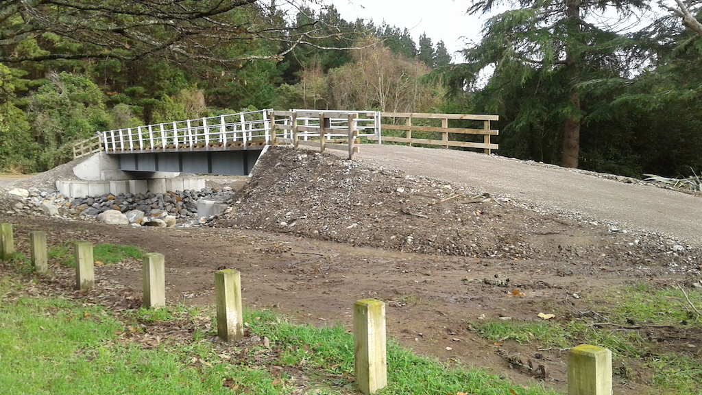 New bridge in at the Waikawa Reserve. 
Nice to have dry feet on those early winter rides i tell ya ;-)