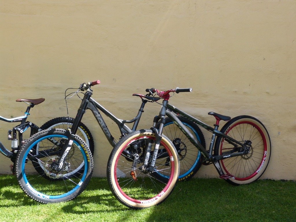 my two babys Specialized p3 &amp; Devinci Wilson Carbon