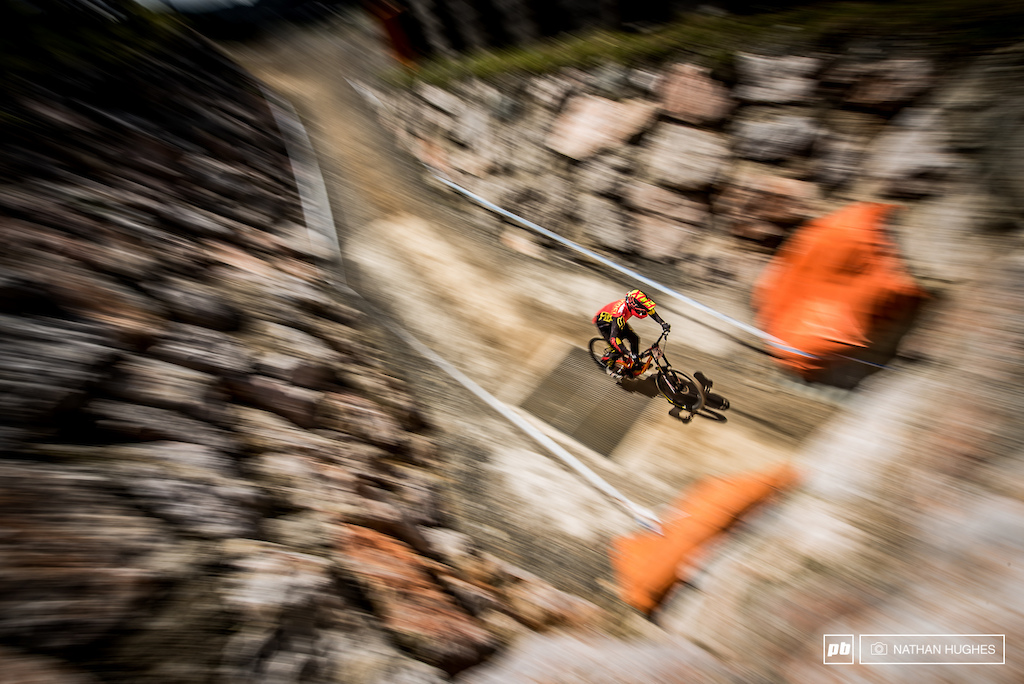 Devinci's Mark Wallace warping into tunnel number 1 in preparation for his assault on the top ten on Sunday.