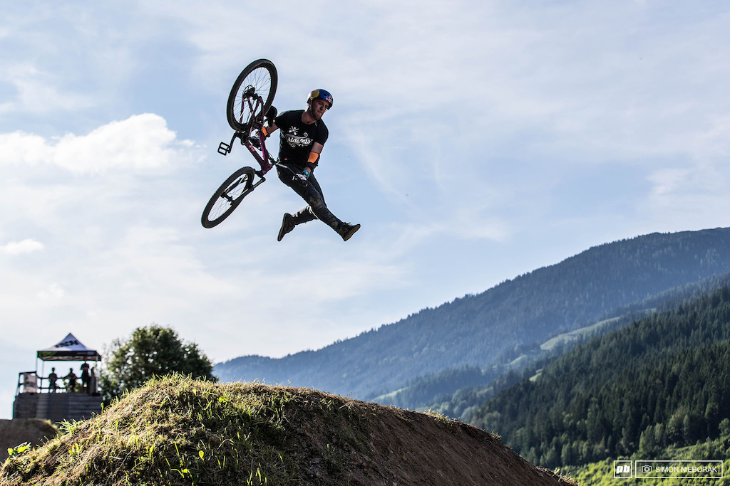 Double downside tailwhip by Pavel.