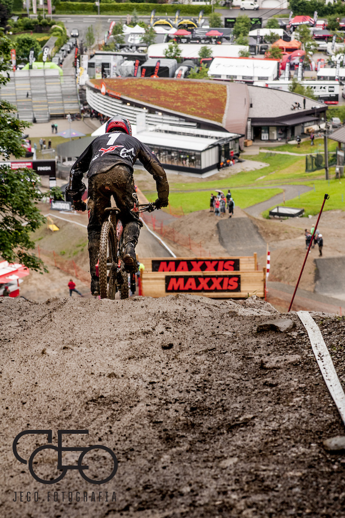 The first qualified today in Leogang, Aaron Gwin durin morning  trainings.

#leogang #worlcupdh #aarongwin #1st #gwinning