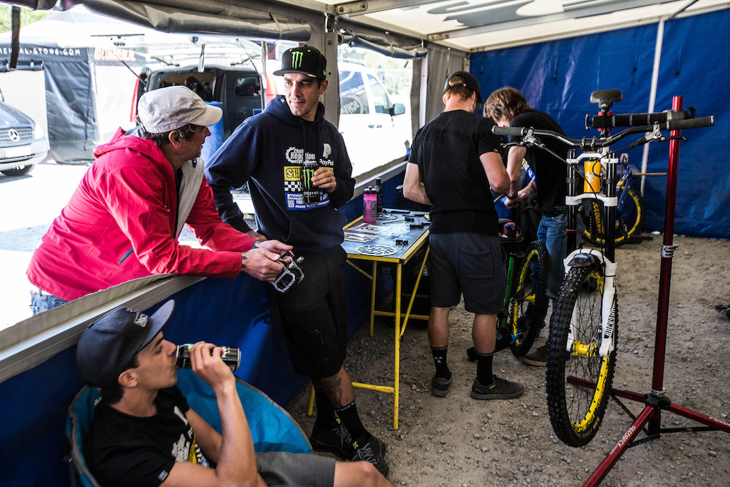 Team Chain Reaction Cycles Paypal - Fort William World Cup, 2016.
Photo credit: Simon Nieborak