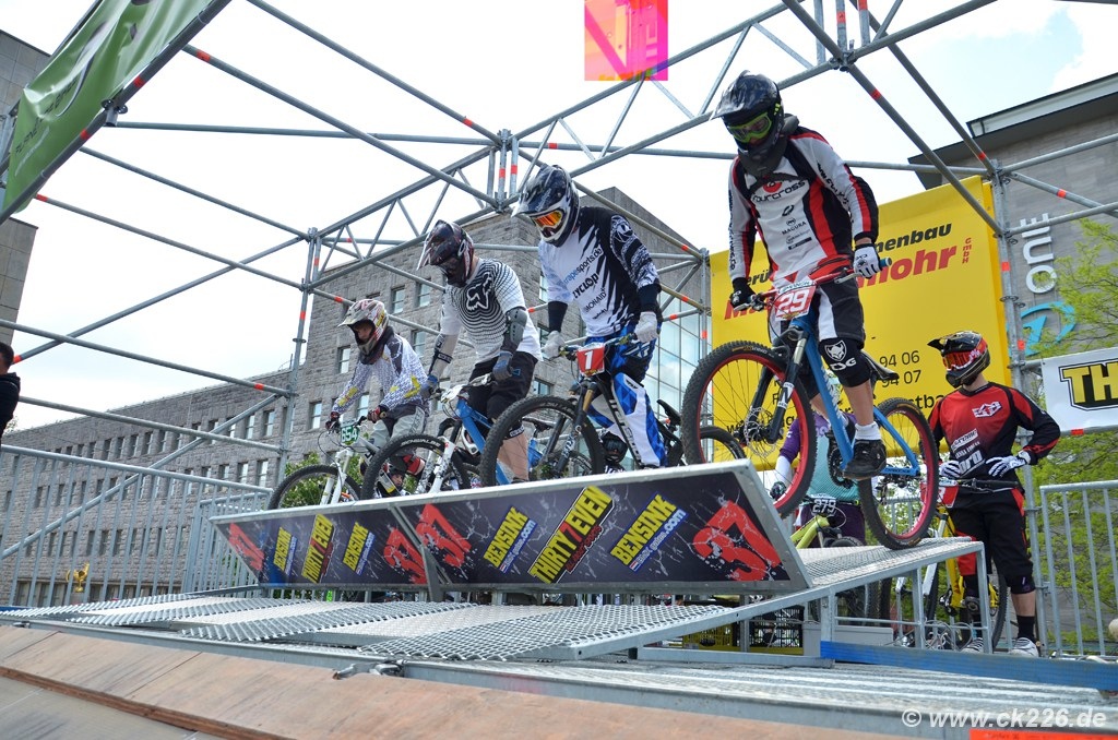 gate practice of 2012 Emanon MDC in the middle of the city Essen