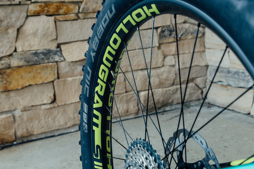 Cannondale's own Hollowgram plus sized wheels feature a 40mm internal width