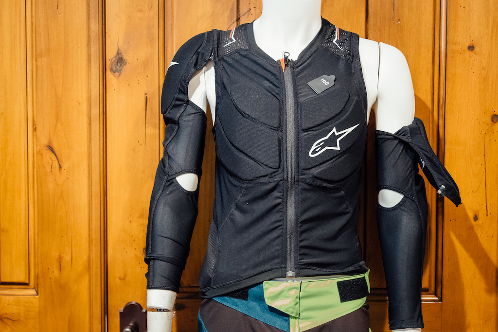 For 2017 Alpinestars have updated their Evolution jacket to integrate with removable arm protection