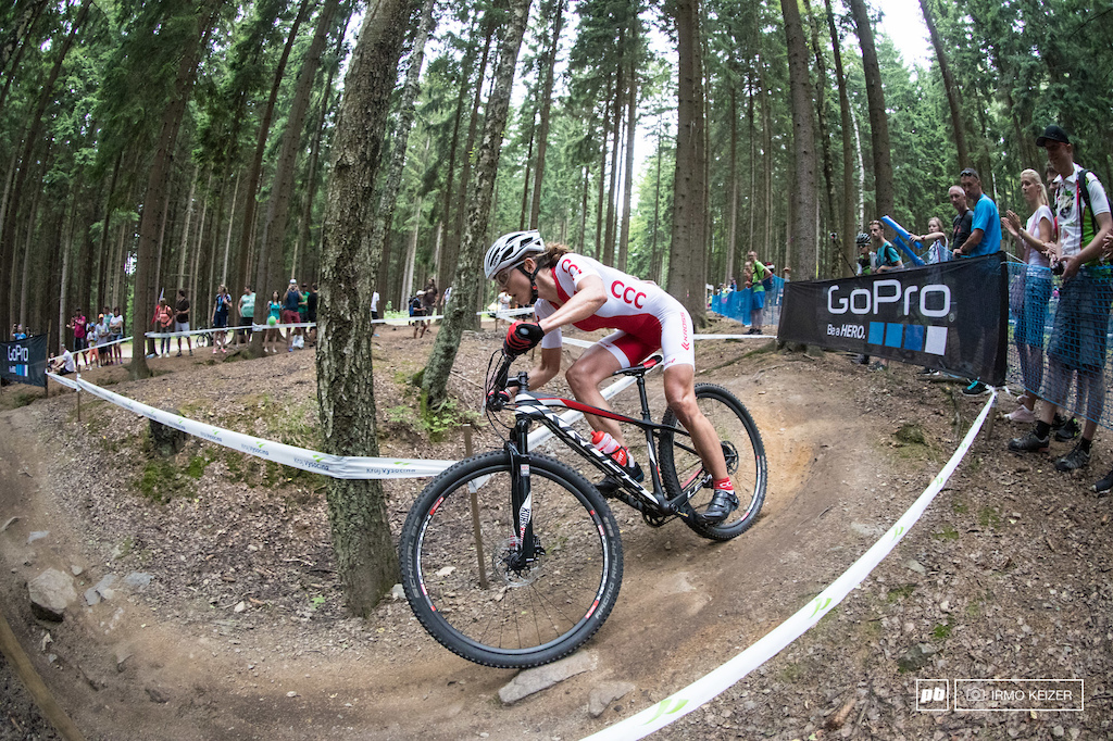 Maja Wloszczowska is in form, but bad luck struck again as she flatted when riding in second.