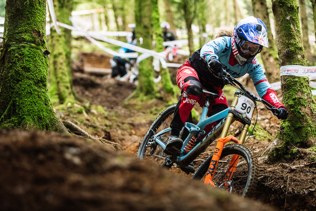 With Tahnée Seagrave closing the gap on Rachel Atherton's dominance at Lenzerheide, she is riding with a point to prove on home turf. Riding the steep drop with more poise than most of the mens field, she will be hard to beat on race day.