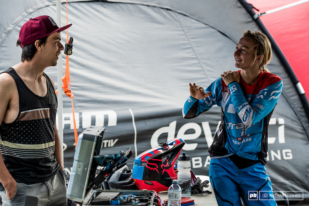 Old team mates and chums Tahnee and Mike talk after the close of the women's practice session.