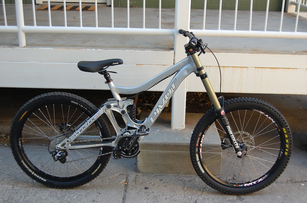2014 Pivot Phoenix DH alloy - polished frame