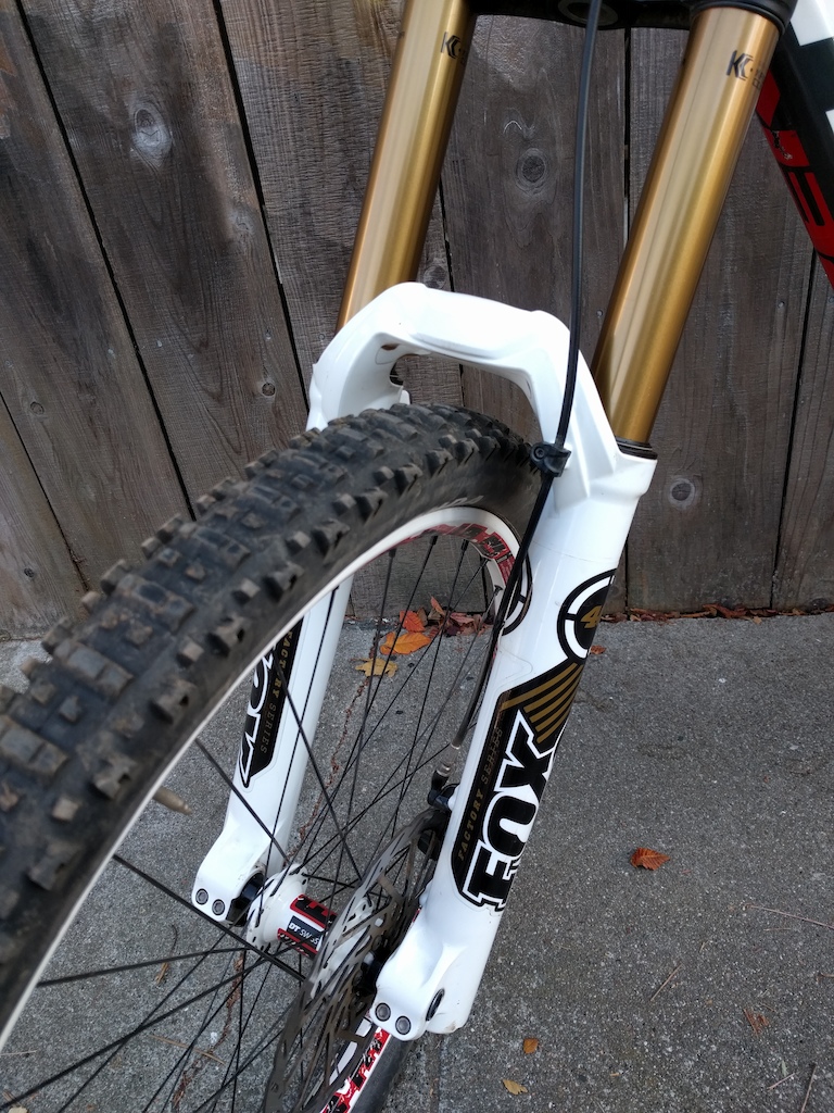 2014 Trek Session 9.9 Carbon M - Fox 40 RC2, DHX RC4, 34lbs