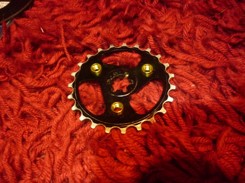 Some gold details ,carbon chainring cover