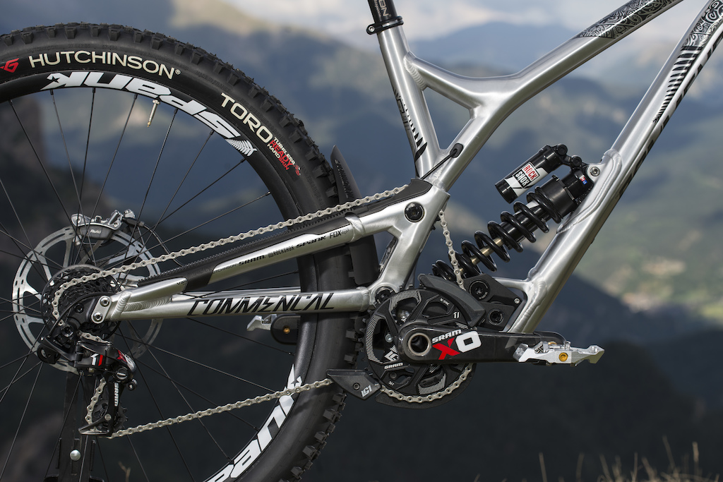 COMMENCAL SUPREME DH V4 for the 2016 WORLD CHAMPS in Val Di Sole