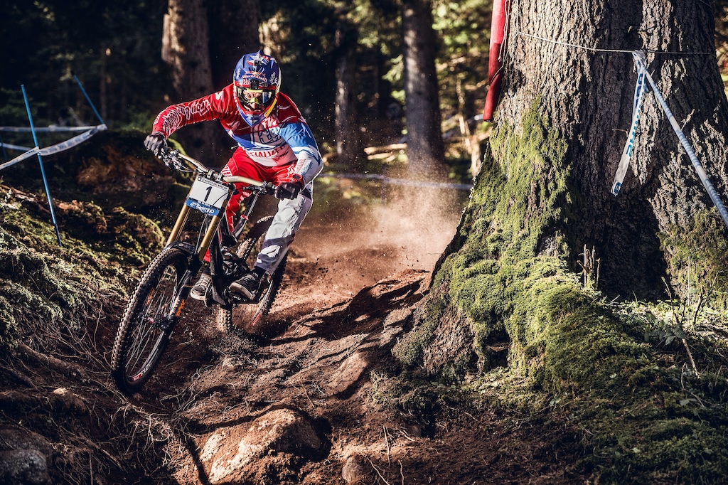 Aaron Gwin performs at the UCI World Tour in Val di Sole, Italy on August 22nd, 2015 // Bartek Wolinski/Red Bull Content Pool