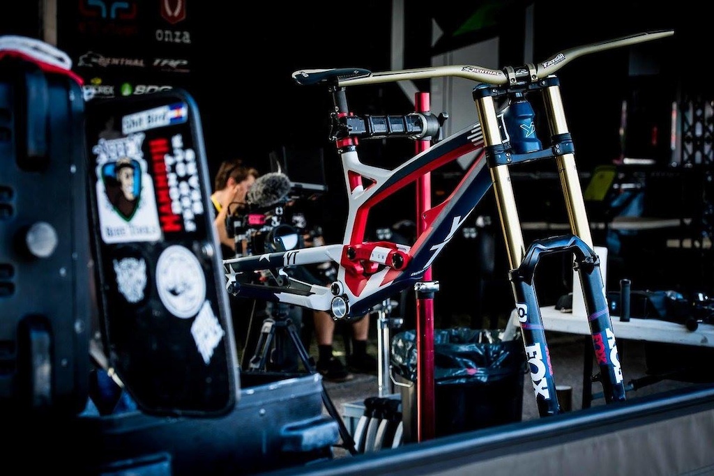 Gwin's World Champ's Bike with the black lowers