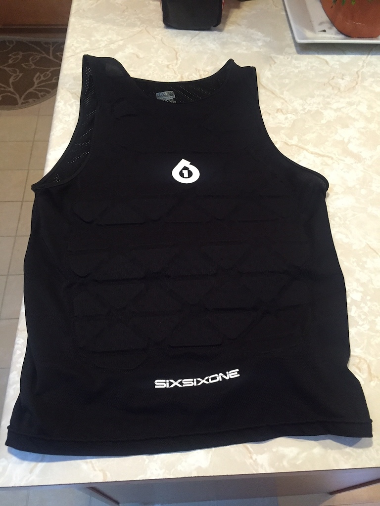 2016 661 Chest protection base layer