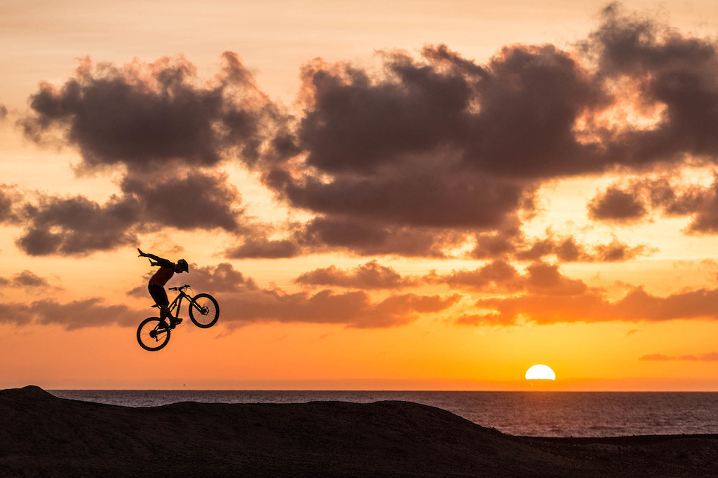 Found this great spot right on the sea front. It had loads of jumps, turns and lines to ride. The locals have been busy building, it was refreshing to see that there is life with in the mountain bike freeride/dirt jumper scene out here.  The best thing about this spot is that the sun rises right out of the ocean. We had to come back and catch this perfect golden/orange glow the next day.