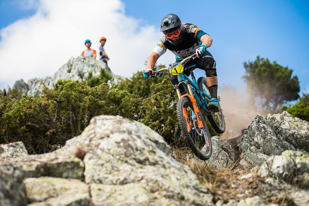 Richie Rude wins his second Enduro World Series title in a row! Congrats to him and Yeti Cycles
➖#ridefox #mtb #orangeisfaster
???? @aledilullophotography