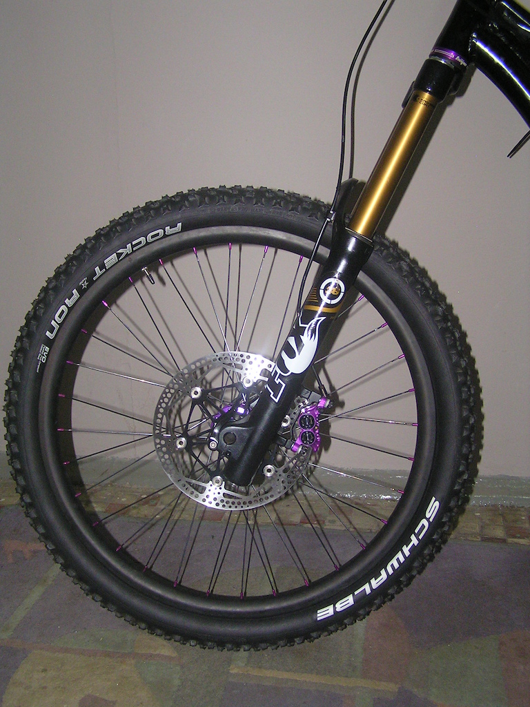Fox 36-180 with extended travel and custom air spring + Hope V4 brake on 225mm rotor