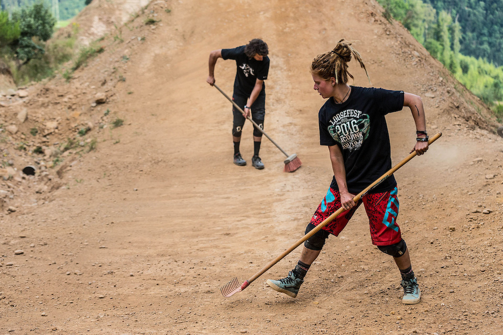 FERM LIBERT BIKE PARK

PHOTO FROM:

http://www.pinkbike.com/news/loosefest-2016-in-sequence.html