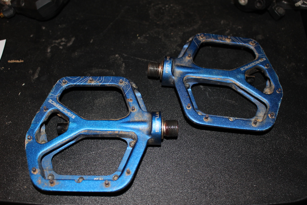 2014 Race Face Atlas Pedals awesome blue