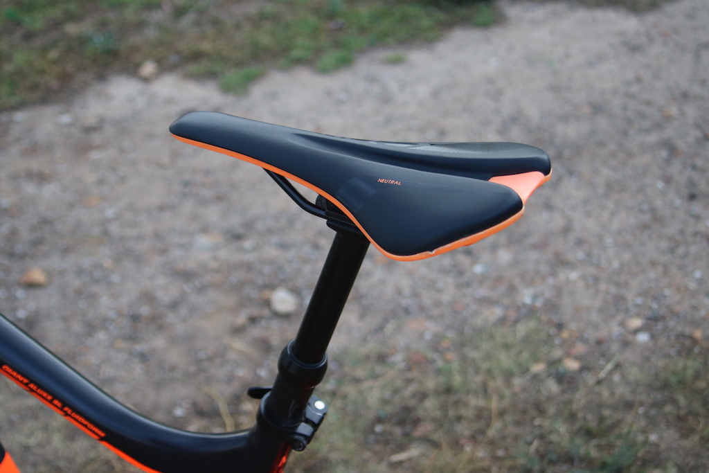 Giant Contact SL Switch Trail and Giant Contact Neutral saddle