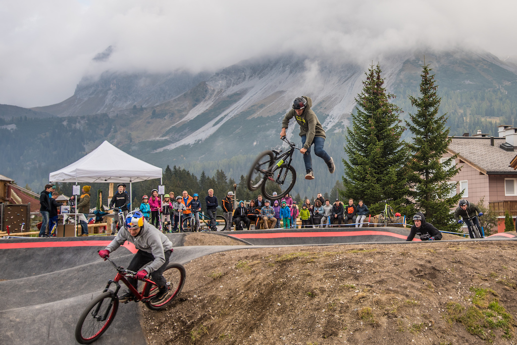 Velsolutions Asphalt Pumptrack in Arosa
