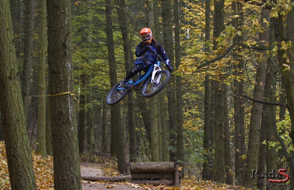 Little kid doing whip! :D
 #introcycles #looseriders   Photo by: radasphoto.cz